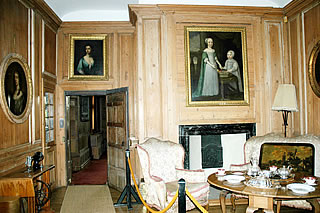THE QUEEN ANNE ROOM